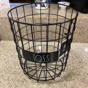 *Rae Dunn Black and White Wire TOSS Basket